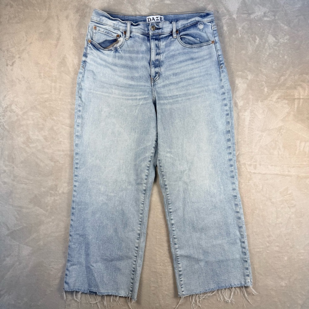 DAZE Hug High Rise Cropped Wide Leg Jeans Raw Hem Light Wash Size 32
